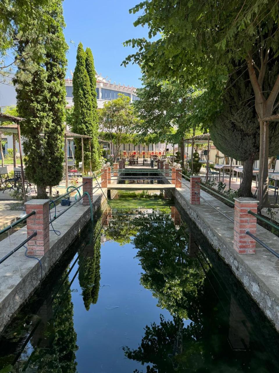 Sirena Hotel Tushemisht 외부 사진
