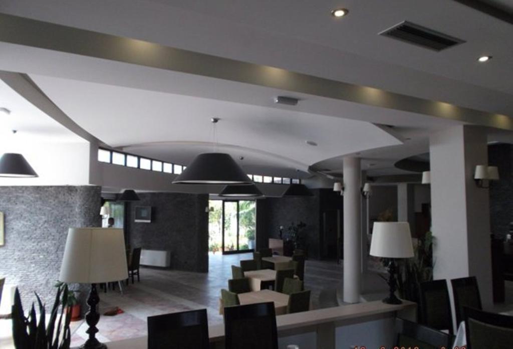 Sirena Hotel Tushemisht 외부 사진